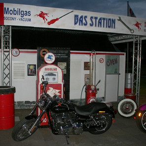 USA Motto - Gas Station
